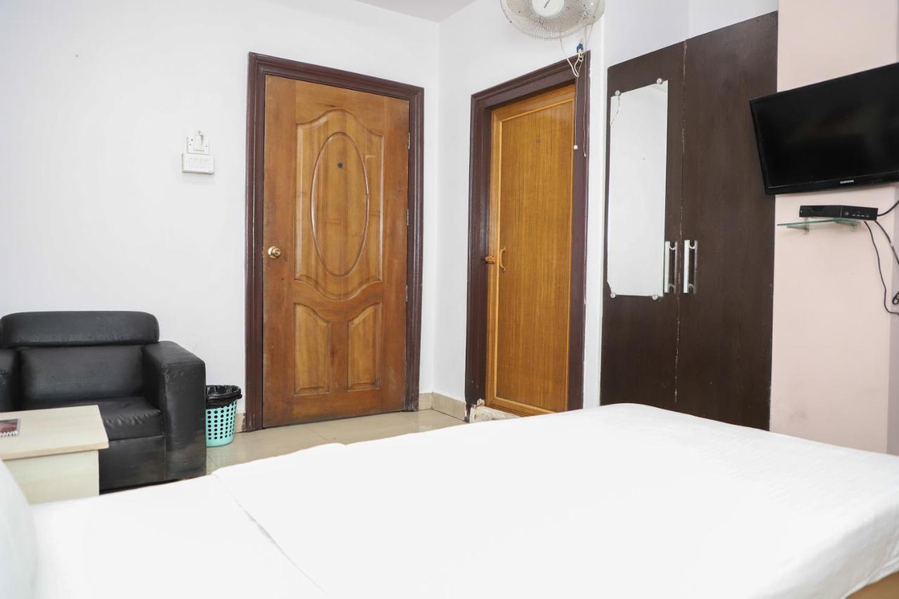 The Grand Hotel Aizawl Room photo